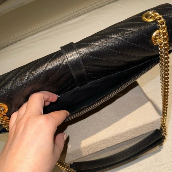 MUST HAVE YSL GORGEOUS HANDBAG! - Picture 3 of 9